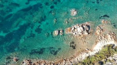 Capo Ceraso, Sardinya, İtalya yakınlarındaki deniz manzarası.