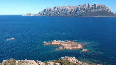 Capo Ceraso, Sardinya, İtalya yakınlarındaki deniz manzarası.