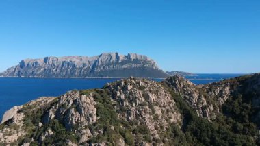 Capo Ceraso, Sardinya, İtalya yakınlarındaki deniz manzarası.