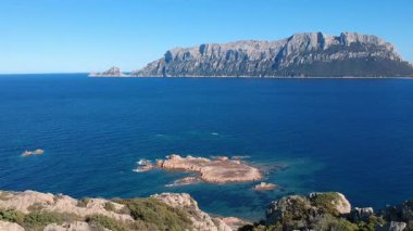 Capo Ceraso, Sardinya, İtalya yakınlarındaki deniz manzarası.