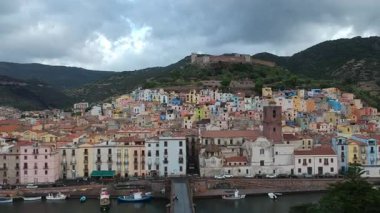 İHA 'nın Bosa, İtalya ve Sardunya üzerindeki görüntüsü