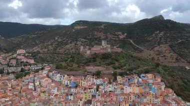 İHA 'nın Bosa, İtalya ve Sardunya üzerindeki görüntüsü