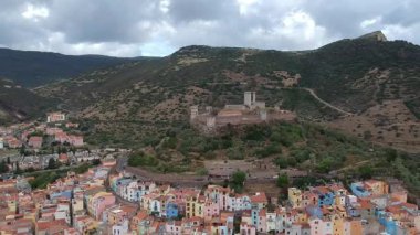 İHA 'nın Bosa, İtalya ve Sardunya üzerindeki görüntüsü
