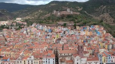 İHA 'nın Bosa, İtalya ve Sardunya üzerindeki görüntüsü