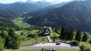 Slovenya 'nın Dragoe kentinde Yugoslav gaddar Cankar Taburu Heykeli