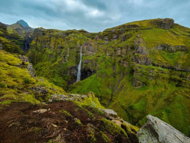 Yaz boyunca İzlanda 'da Mulagljufur Kanyonu