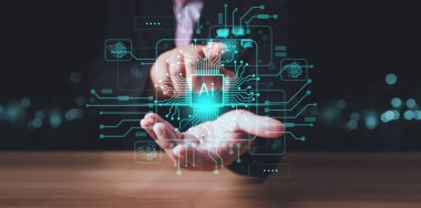 Yapay zeka teknolojisi, yapay zeka. Teknoloji ürünü akıllı robot yapay zeka kullanan bir adam, komut girerek bir şey üretiyor, fütüristik teknoloji dönüşümü. Al ile sohbet et.