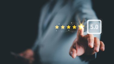 Müşteri Tecrübesi Konsepti, Müşterinin Eli 'nin sunduğu memnuniyet için En İyi Mükemmel Hizmet Derecesi Beş Yıldız' ı gösteriyor. İnceleme, geri bildirim, iyi, en iyi ürün ve hizmet