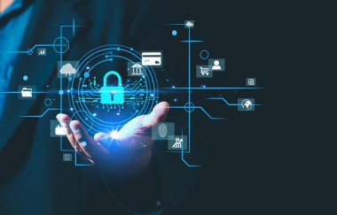 Verileri korumak için siber güvenlik ve gizlilik kavramları. Simge ve internet ağ güvenlik teknolojisini kilitle. İnternette kişisel verileri koruyan iş adamı, sanal ekran arayüzleri. siber güvenlik.