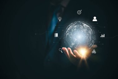Man Hand 'in elinde sanal küresel internet bağlantısı var. İş dünyası küresel internet bağlantısı uygulama teknolojisi ve dijital pazarlama, Finansal ve bankacılık, Dijital bağlantı teknolojisi, büyük veri.