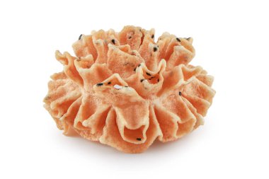 Thai Bal Tarağı Kurabiyeleri kırpma yolu ile beyaz arkaplanda izole edilmiş, Çıtır Nilüfer Çiçeği Kurabiyesi, Tayland Tatlısı kanom dook jook. ön görünüm.