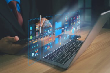 UX UI, Mobil uygulama kullanıcı arayüzü tasarımları, dijital yazılım, mobil uygulama geliştirme kavramı. Planlama uygulaması cep telefonu için prototip kablo çerçevesi geliştiriyor. Kullanıcı deneyimi, bilgisayar kodu.