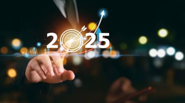 2025, İşletme, Dijital Dönüşüm Teknolojisi Stratejisi, Analiz ve Veri Yönetimi Sistemi ile çalışan Grafik Analisti, KPI 'nin veritabanına bağlı olduğu bir rapor hazırla.