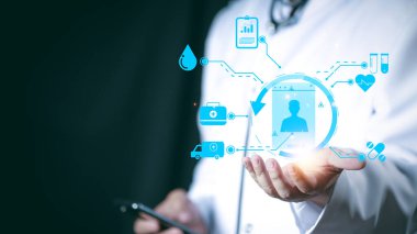 Tıbbi teknoloji, online sağlık ağı, teletıp konsepti. Tıbbi teknolojiyle steteskop tutan doktor internet ağ bağlantısı, sağlık ve tıp, hastane geçmişi