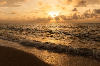 Florida 'daki Miami plajında yaz gündoğumu, seyahat ve aile tatili konsepti - görüntü