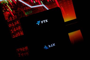 Stok arka planında FTX şirket logosu. FTX Ticaret Ltd., daha çok bilinen adıyla FTX eskiden bir kripto döviz kurunu işleten iflas etmiş bir şirket. Yüksek kalite fotoğraf