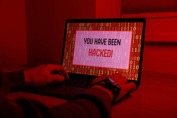 Хакерская атака на компьютер. Сообщите на компьютер, что вас взломали. Высокое качество фото