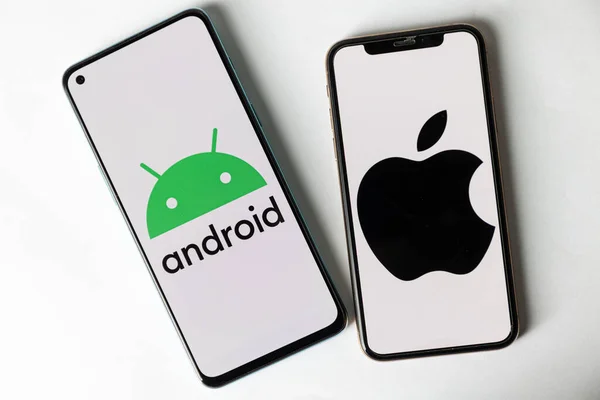 Android Apple Iphone Akıllı Telefonlar Ios Karşı Android Işletim Sistemleri — Stok fotoğraf
