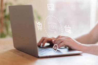 İnternetten alışveriş. E-ticaret kavramı. İnternetten eşyalar alıyorum. Yüksek kalite fotoğraf