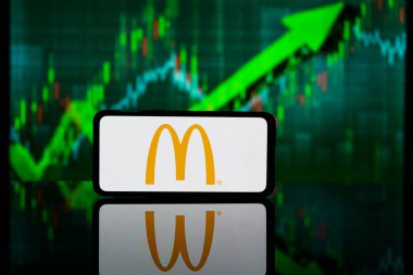 New York, Amerika Birleşik Devletleri - 10 Mart 2023: MCdonalds şirketi borsada. McDonalds finansal başarı ve kâr