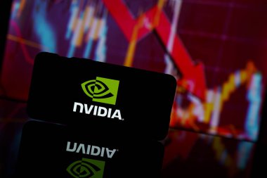 Paris, Fransa - 13 Mart 2023: Nvidia şirket hisseleri borsaya düştü. Nvidia Şirketi 'nin finansal krizi ve başarısızlığı. Ekonomi çöküyor