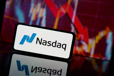 Paris, Fransa - 13 Mart 2023: Nasdaq borsası. Nasdaq finansal kriz ve başarısızlık. Ekonomi çöküyor