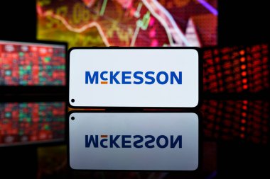 Paris, Fransa - 28 Mart 2023: McKesson şirket hisseleri borsada düştü. McKesson Şirketi mali kriz ve başarısızlık. 