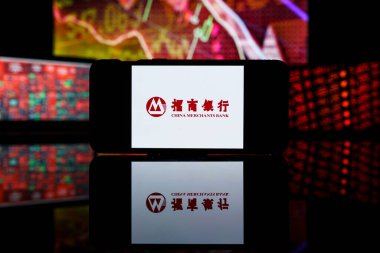 Paris, Fransa - 28 Mart 2023: Çinli tüccarlar banka şirket hisseleri borsada düştü. CMB şirketinin mali krizi ve başarısızlığı. 