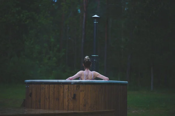 Beautiful Woman Enjoy Wooden Hot Tub Spa Forest Surrounding High — Stock Photo, Image