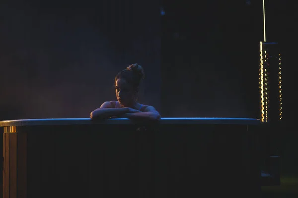 Woman Relax Hot Tub Night Cinematic View High Quality Photo — Stock Photo, Image