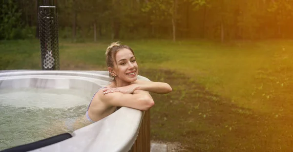 Young Woman Enjoy Hot Tub Spa Nature Copy Space Image — Stock Photo, Image
