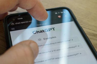 Vilnius, Litvanya - 20 Haziran 2023: ChatGPT uygulaması akıllı telefonda. Yüksek kalite fotoğraf