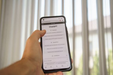 Vilnius, Litvanya - 20 Haziran 2023: ChatGPT uygulaması akıllı telefonda. Yüksek kalite fotoğraf