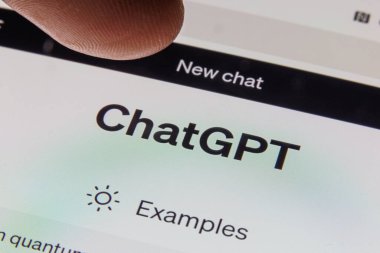 Kaunas, Litvanya - 15 Haziran 2023: Akıllı telefondan ChatGPT uygulaması. Yüksek kalite fotoğraf