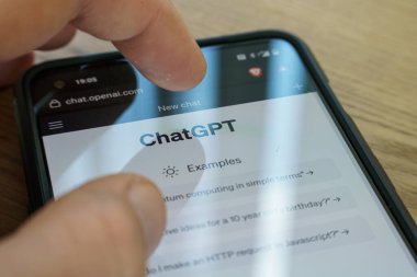 Vilnius, Litvanya - 20 Haziran 2023: ChatGPT uygulaması akıllı telefonda. Yüksek kalite fotoğraf