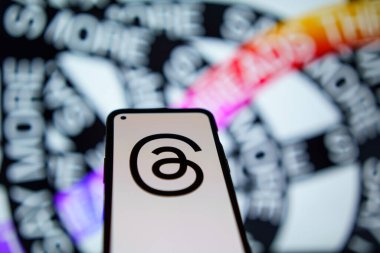 Vilnius, Litvanya - 10 Temmuz 2023: Teller ve Instagram uygulama logosu mobil ekranda. Yüksek kalite fotoğraf