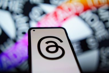 Vilnius, Litvanya - 10 Temmuz 2023: Teller ve Instagram uygulama logosu mobil ekranda. Yüksek kalite fotoğraf