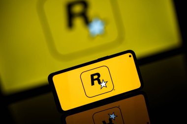Paris, Fransa - 8 Kasım 2023: Rockstar Oyunları Şirketi logosu ekranda. Rockstar uluslararası bilgisayar oyunları geliştiricisidir. Yüksek kalite fotoğraf