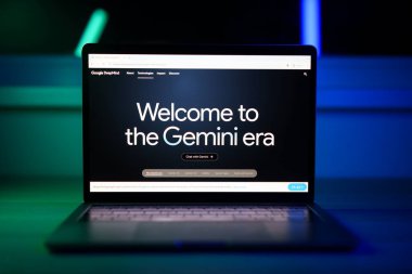 Kaunas, Litvanya - 17 Şubat 2024: Google Gemini Yapay Zeka Chatbot bilgisayar ekranında