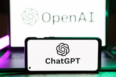 Kaunas, Litvanya - 21 Şubat 2024: ChatGPT ve OpenAI logosu ekranlarda. Yüksek kalite fotoğraf
