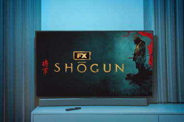 Kaunas, Litvanya - 11 Mart 2024: Shogun TV dizisi TV ekranında. Yüksek kalite fotoğraf