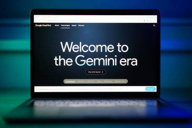 Kaunas, Litvanya - 17 Şubat 2024: Google Gemini Yapay Zeka Chatbot bilgisayar ekranında