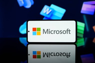 New Mexico, Amerika Birleşik Devletleri - 16 Mayıs 2024: Microsoft şirket logosu akıllı telefon ekranında. - Evet. Yüksek kalite fotoğraf