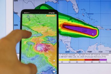 Jamaika, Kingston - 3 Temmuz 2024: Beryl Kasırgası Karayip adalarını vurdu. Beryl Storm Windy uygulamasında gösterildi