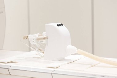 MRI tarama cihazında biyopsi için uzaktan kumandalı robot el. Yüksek kalite fotoğraf