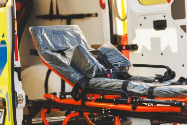 Acil yardım için sedyeli ambulans arabası. Yüksek kalite fotoğraf