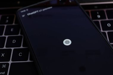 Kaunas, Litvanya - 13 Eylül 2024: Akıllı telefon ekranında OpenAI ChatGPT sohbet robotu uygulaması