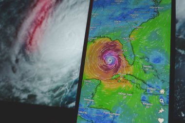 Florida, ABD - 9 Ekim 2024 - Rüzgarlı hava radarında Milton Kasırgası. 5 kategori fırtına Florida yarımadasını vurdu