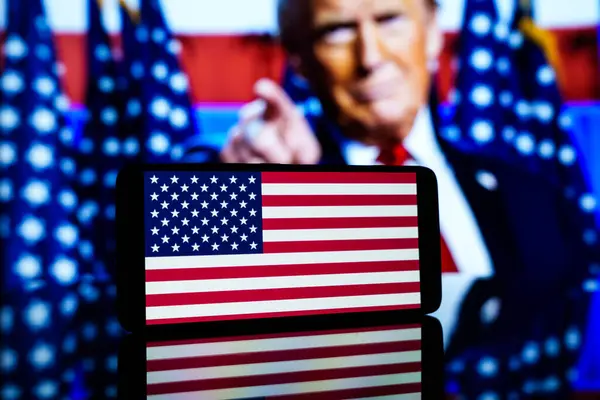 Дональд Трамп Заднем Плане Флаг Соединенных Штатов Америки Экране Вашингтон — стоковое фото