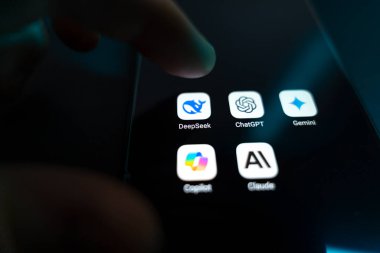 Deepseek ve Smart Pone 'daki diğer yapay zeka uygulamaları. 27 Ocak 2025